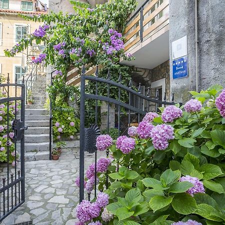 Apartments Sara Хвар Екстер'єр фото