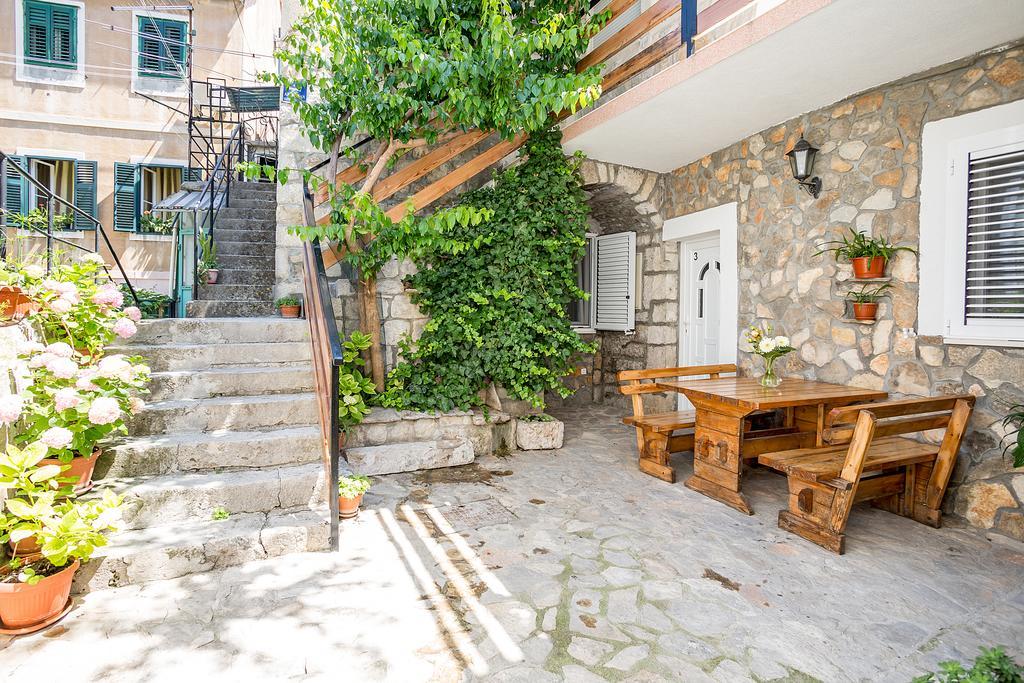 Apartments Sara Хвар Екстер'єр фото