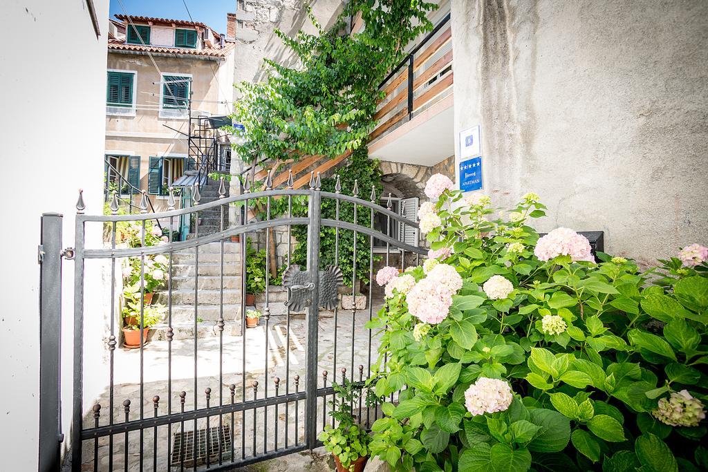 Apartments Sara Хвар Екстер'єр фото