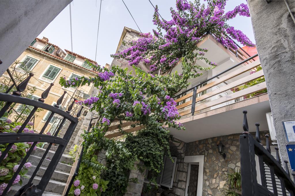 Apartments Sara Хвар Екстер'єр фото