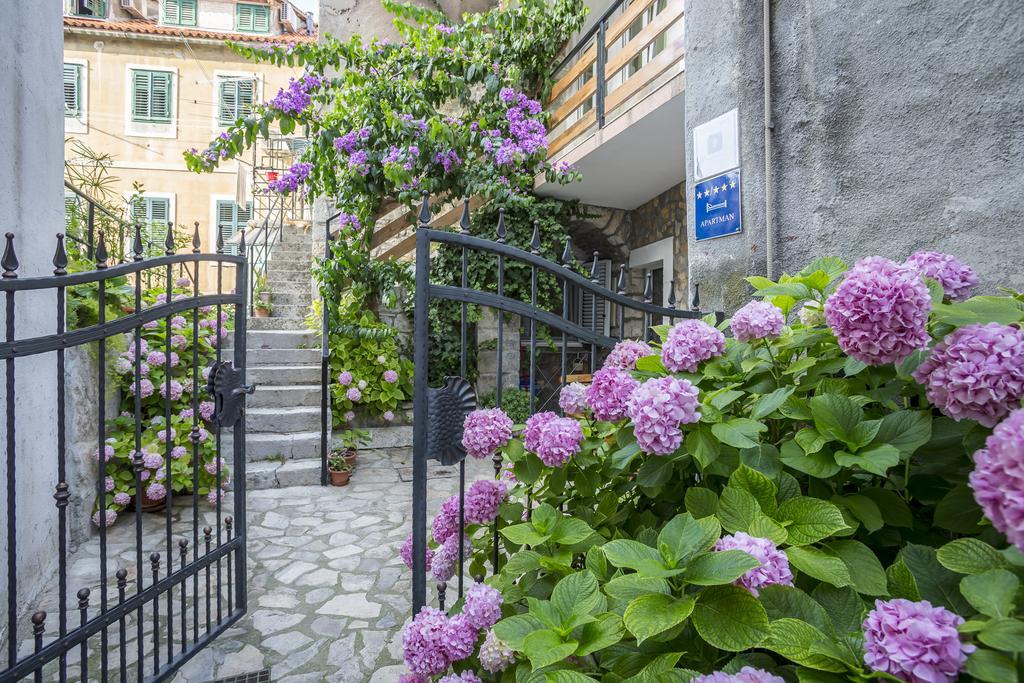 Apartments Sara Хвар Екстер'єр фото