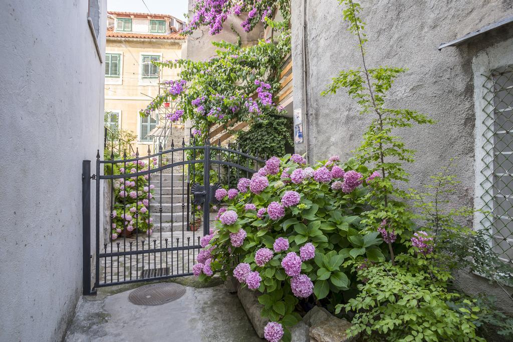 Apartments Sara Хвар Екстер'єр фото