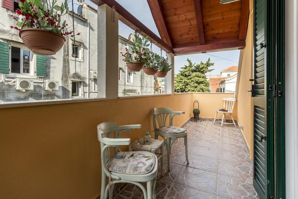 Apartments Sara Хвар Екстер'єр фото